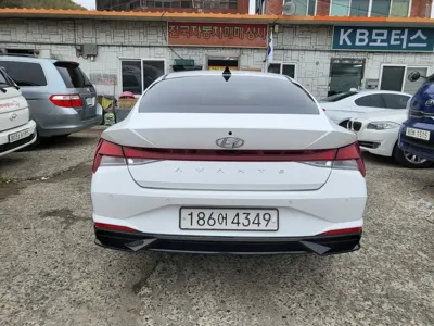 Hyundai Avante 2023, 104201 км, за 8680.08 USD