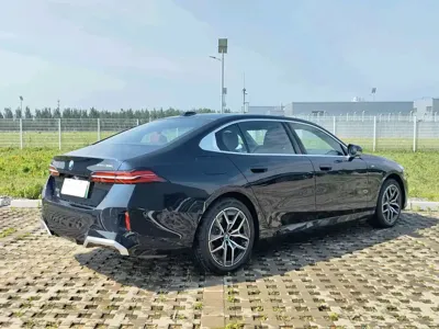 BMW i5 2025, 8000 км, за 37344.77 USD - фото 8