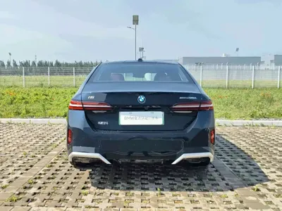 BMW i5 2025, 8000 км, за 37344.77 USD - фото 9