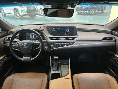 Lexus ES 2021, 72000 км, за 30634.5 USD