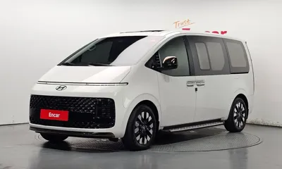 Hyundai Staria · 2025 год