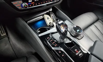 BMW 5-Series 2023, 27869 км, за 27916.44 USD - фото 9
