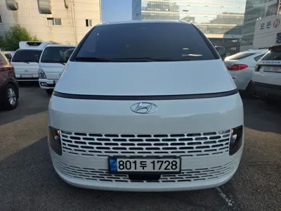 Hyundai Staria · 2023 год