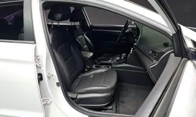 Hyundai Avante 2020, 86107 км, за 8270.97 USD - фото 12