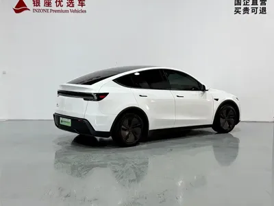 Tesla Model Y 2025, 27200 км, за 32141.95 USD