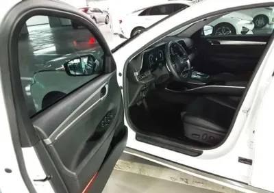 Hyundai Grandeur 2023, 122905 км, за 3072.08 USD