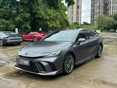 Toyota Camry · 2025 год