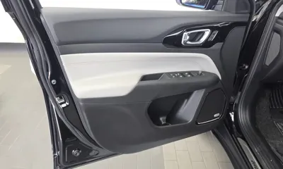 Jeep Compass 2022, 33203 км, за 12295.09 USD - фото 24