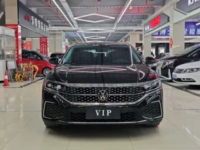 Volkswagen Passat 2025, 16000 км, за 20112.26 USD
