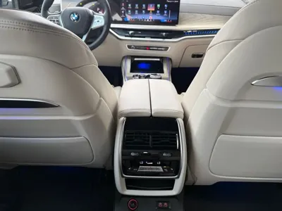 BMW X7 2025, 7056 км, за 61934.89 USD - фото 12