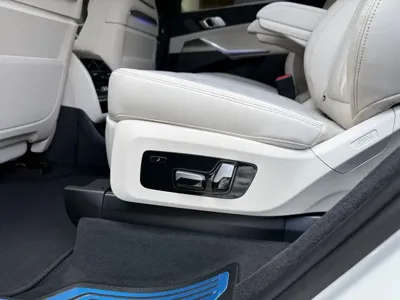 BMW X7 2025, 7056 км, за 61934.89 USD - фото 13