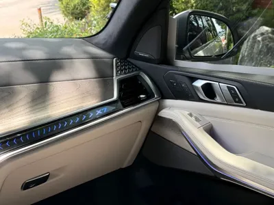 BMW X7 2025, 7056 км, за 61934.89 USD - фото 15