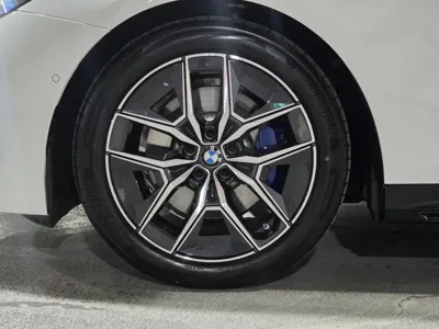 BMW 5-Series 2026, 4058 км, за 39385.59 USD