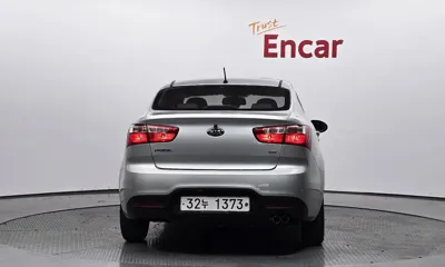Kia Pride 2014, 26648 км, за 4165.56 USD
