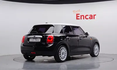 MINI Cooper 2015, 102871 км, за 4269.57 USD