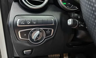 Mercedes-Benz GLC-Class 2018, 49188 км, за 21333.86 USD - фото 16