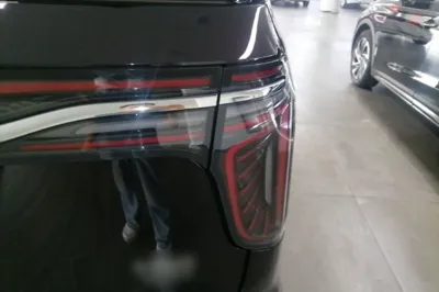 Hongqi HQ9 PHEV 2024, 21100 км, за 36811 USD - фото 9