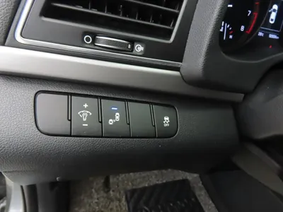 Hyundai Avante 2018, 92559 км, за 6039.12 USD - фото 12