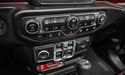Jeep Wrangler 2018, 70638 км, за 23059.13 USD - фото 18