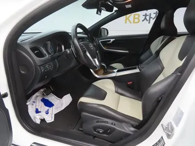 Volvo S60 2016, 155060 км, за 6930.95 USD