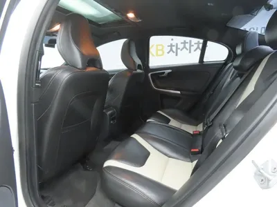 Volvo S60 2016, 155060 км, за 6930.95 USD - фото 6