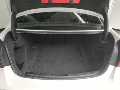 BMW 3 Series 2018, 90200 км, за 14787.82 USD