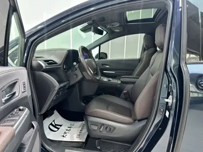 Toyota Granvia 2023, 63000 км, за 33554.85 USD