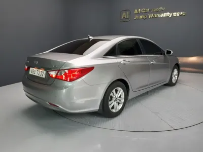 Hyundai Sonata 2010, 123000 км, за 2307.74 USD
