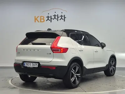 Volvo XC40 2021, 24518 км, за 19218.25 USD