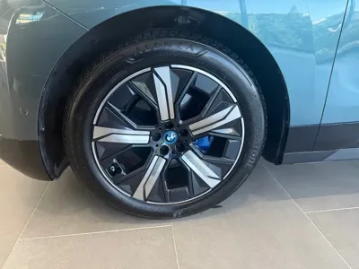 BMW iX 2024, 7200 км, за 47085.61 USD
