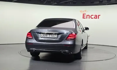 Mercedes-Benz E-Class 2017, 144046 км, за 10531.1 USD
