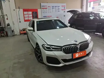 BMW 5 Series 2021, 69000 км, за 33813.35 USD