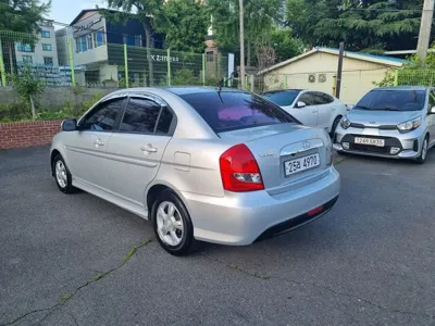 Hyundai Verna 2011, 108657 км, за 1943.7 USD