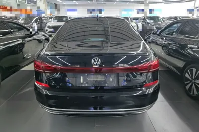 Volkswagen Passat 2022, 58800 км, за 18735 USD
