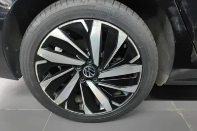 Volkswagen Passat 2022, 58800 км, за 18735 USD - фото 11