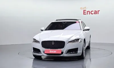 Jaguar XF 2018, 81278 км, за 8131.68 USD
