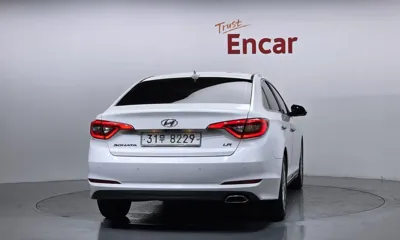 Hyundai Sonata 2015, 195602 км, за 5395.56 USD