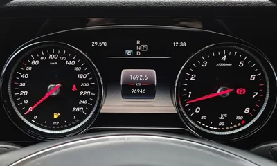 Mercedes-Benz E-Class 2018, 96935 км, за 12307.09 USD - фото 8