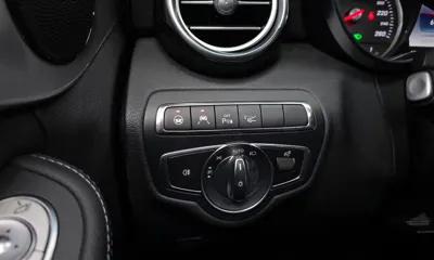Mercedes-Benz C-Class 2018, 67022 км, за 13522.38 USD - фото 17