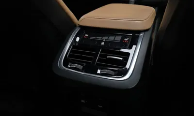 Volvo XC60 2020, 80399 км, за 20491.82 USD - фото 19