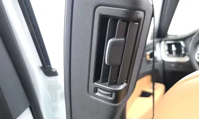 Volvo XC60 2020, 80399 км, за 20491.82 USD - фото 30