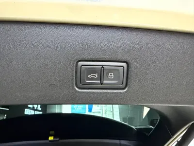 Audi Q4 e-tron 2024, 67000 км, за 18836.27 USD - фото 23