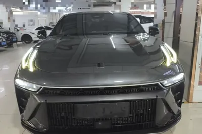 Lynk & Co 03