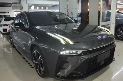 Lynk & Co 03