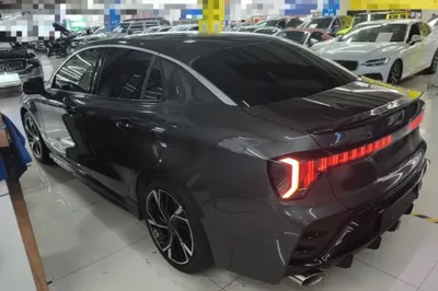 Lynk & Co 03
