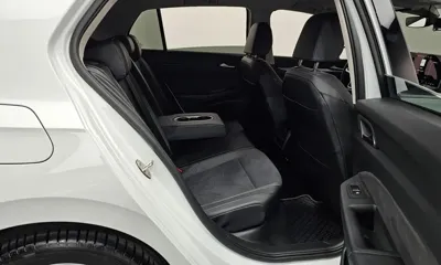 Volkswagen Golf 2025, 5317 км, за 23106.21 USD - фото 26