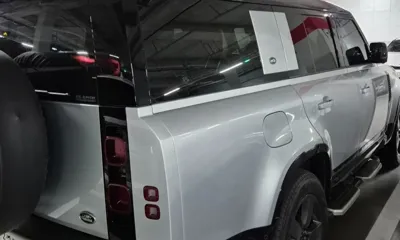 Land Rover Defender 2023, 32800 км, за 60266.51 USD