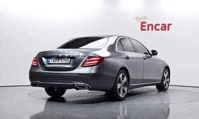 Mercedes-Benz E-Class 2018, 58832 км, за 16771.91 USD