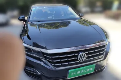 Volkswagen Passat 2019, 52200 км, за 12871 USD