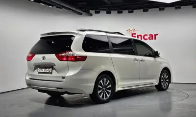Toyota Sienna 2018, 89487 км, за 16113.39 USD